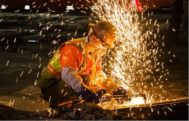 از برق کاری تا جوشکاری را به تلفن هوشمند خود بسپارید! از برق کاری تا جوشکاری را به تلفن هوشمند خود بسپارید!