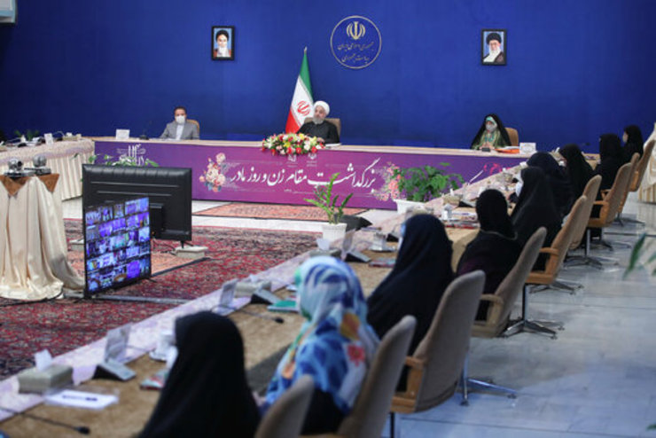 روحانی: در هر انتخاباتی اگر زنان وارد صحنه شوند، منتخب آنها پیروز می شود/مکتب و اعتقاد ما، جایگاه برتری برای مرد قائل نیست /۲۵ درصد مدیریت های میانی و عالی در اختیار خانم ها است