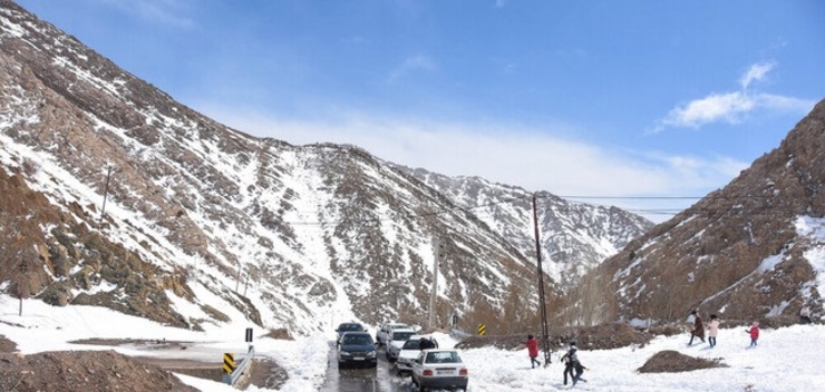 کولاک برف در جاده‌های کوهستانی /احتمال وقوع بهمن در دامنه‌های البرز