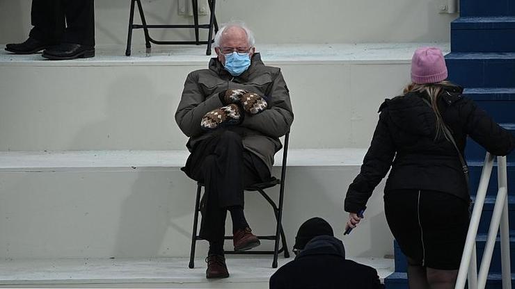 عکس| جنجال دستکش‌های برنی سندرز در مراسم تحلیف بایدن؛ سندرز به تهران آمد!