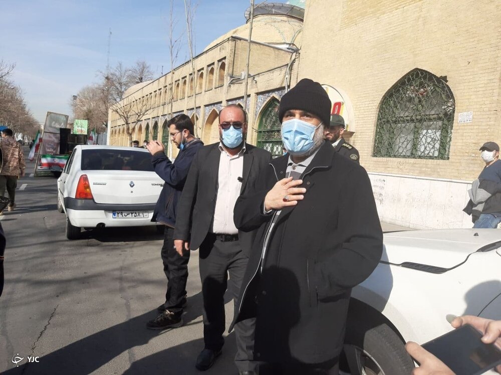 پوشش متفاوت فرمانده هوافضای سپاه در راهپیمایی 22 بهمن+عکس