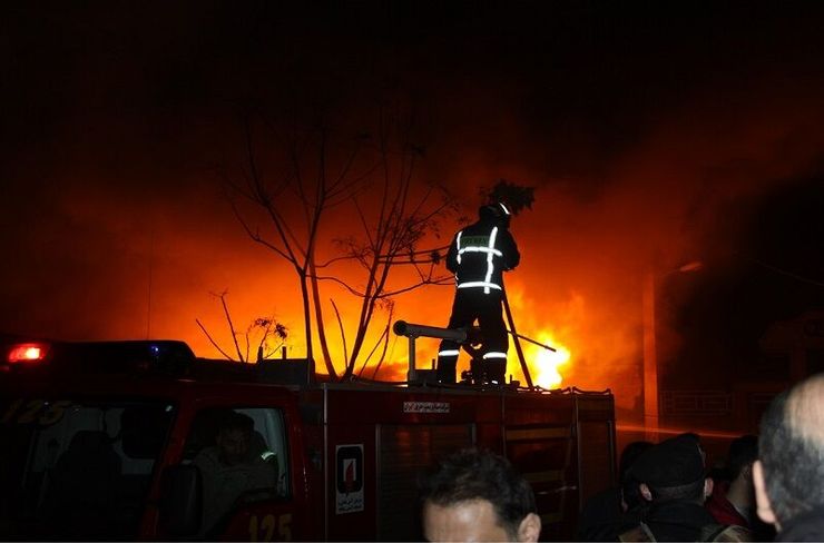 عکس| بزرگترین بازارچه مهاباد طعمه آتش شد