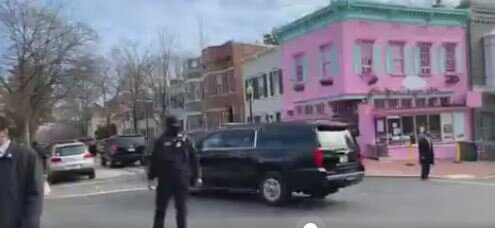 بایدن در اولین یکشنبه ریاست جمهوری به کلیسا و نان فروشی رفت بایدن در اولین یکشنبه ریاست جمهوری به کلیسا و نان فروشی رفت