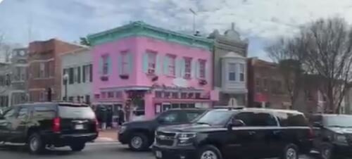 بایدن در اولین یکشنبه ریاست جمهوری به کلیسا و نان فروشی رفت بایدن در اولین یکشنبه ریاست جمهوری به کلیسا و نان فروشی رفت