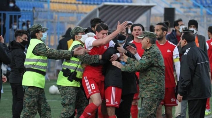 عکس| لیگ برتر فوتبال فقط همین تصاویر زشت را کم داشت