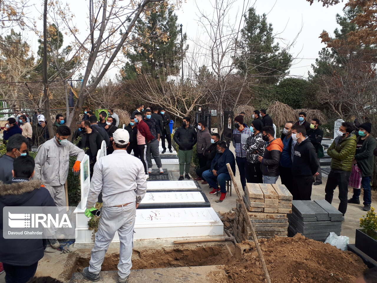 عکس| میناوند در کنار چه کسانی به خاک سپرده شد؟ عکس| میناوند در کنار چه کسانی به خاک سپرده شد؟