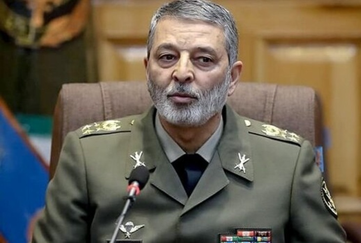 فرمانده کل ارتش: انقلاب اسلامی بیش از ۴۰ است نظام سلطه را زمین‌گیر کرده است