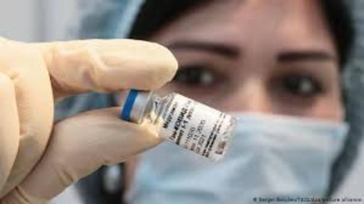 فرآیند واکسیناسیون کرونا در بیمارستان‌ها / تزریق واکسن مجوز مسافرت نوروزی نیست