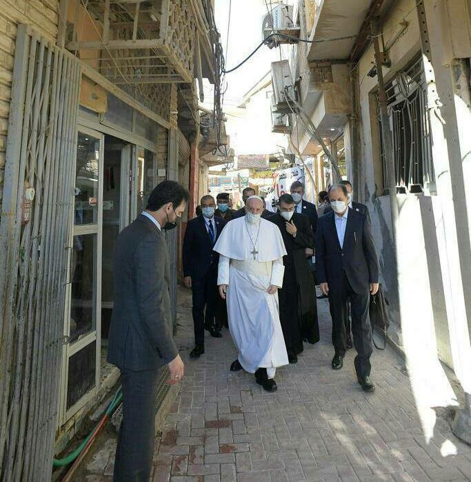 مخابره فرکانس صلح به جهان از کوچه ای تنگ در نجف مخابره فرکانس صلح به جهان از کوچه ای تنگ در نجف