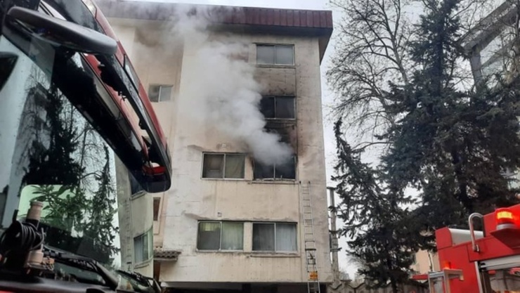 مهار آتش سوزی آپارتمان مسکونی در گلسار رشت
