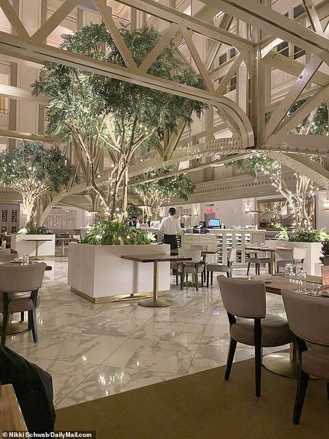 ترامپ در هتلش چطور غذا میخورد ترامپ در هتلش چطور غذا میخورد