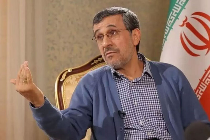 احمدی‌نژاد، حدادعادل را به توپ بست؛ قبل انقلاب دست فرح پهلوی را می‌بوسیدی و حالا سوپر حزب‌اللهی شده‌ای