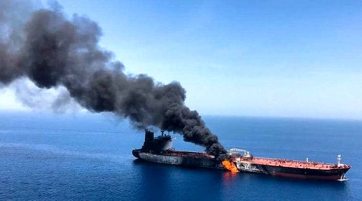 وقوع انفجار در یک کشتی در خلیج عمان