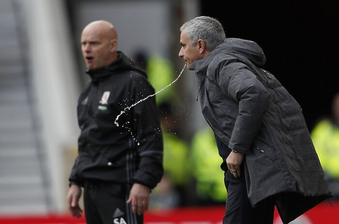 کمک کووید ۱۹ به فوتبال؛ پرتابکردن آب دهان، ممنوع کمک کووید ۱۹ به فوتبال؛ پرتابکردن آب دهان، ممنوع