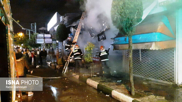 عکس| آتش‌سوزی در بازار مرکزی آستارا