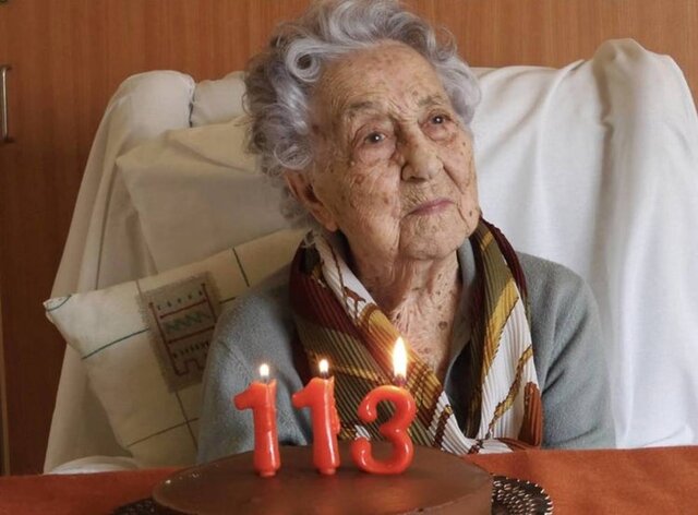 زن ۱۱۳ ساله اسپانیایی بر کرونا غلبه کرد+عكس