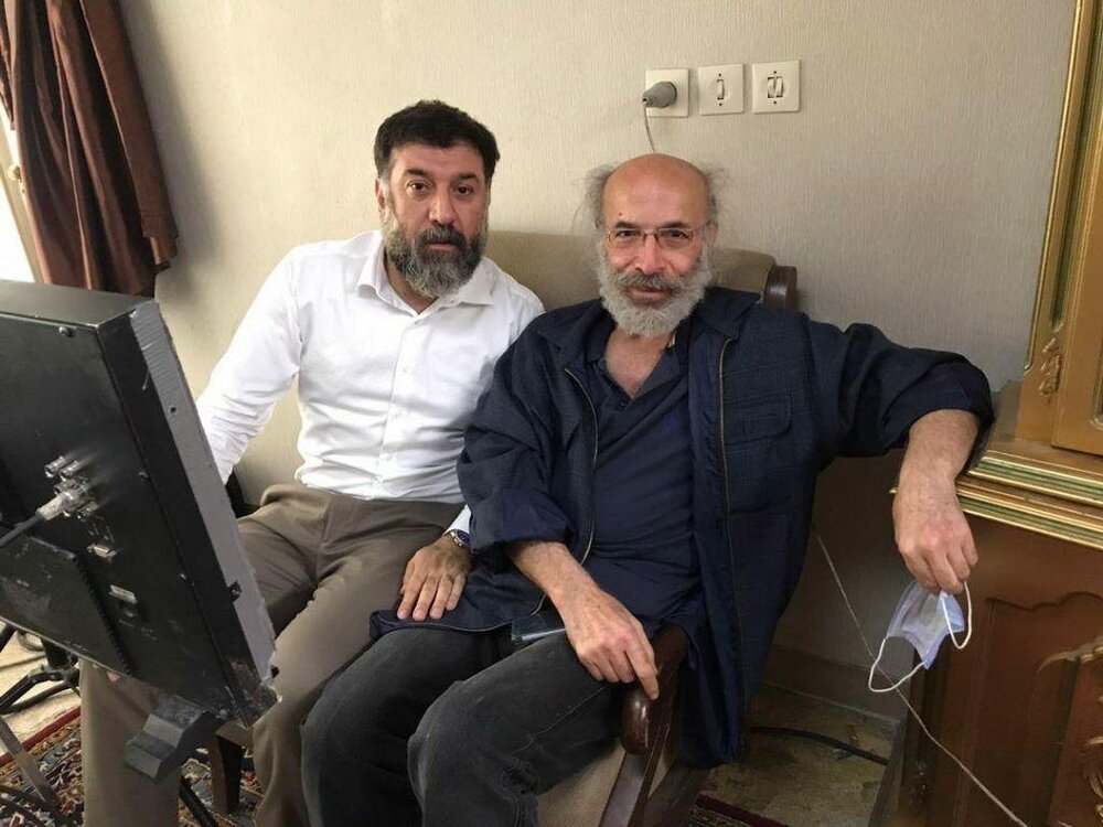 بازیکن سابقِ تیم ملی، در کنارِ کیانوش عیاری/ عکس بازیکن سابقِ تیم ملی، در کنارِ کیانوش عیاری/ عکس