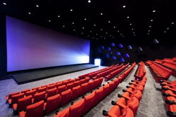 رییس انجمن سینماداران: چاره‌ای جز بازگشایی سینماها نداریم