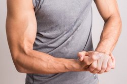 چگونه با ورزش کردن در منزل عضلات را تقویت کنیم؟