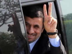 احمدی‌نژاد هنوز نامه پاراف می‌کند