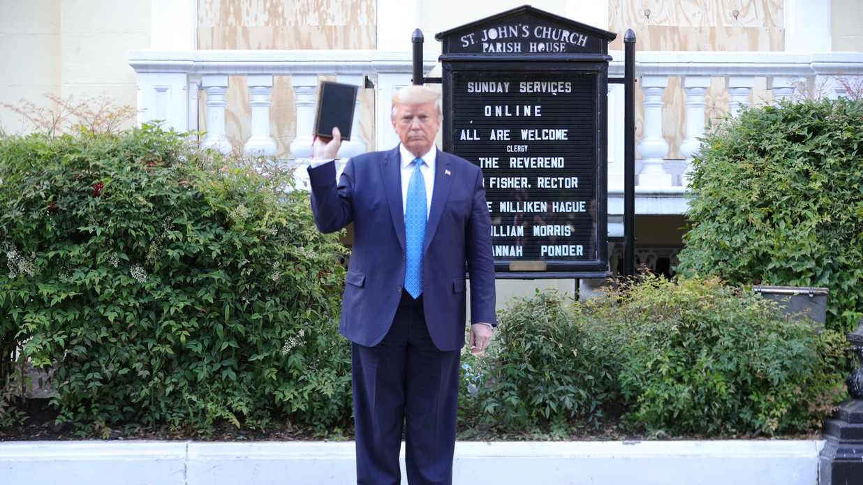 ریاستجمهوری ترامپ را پایان یافته قلمداد کرد؛ او دیگر رئیسجمهور آمریکا نیست ریاستجمهوری ترامپ را پایان یافته قلمداد کرد؛ او دیگر رئیسجمهور آمریکا نیست