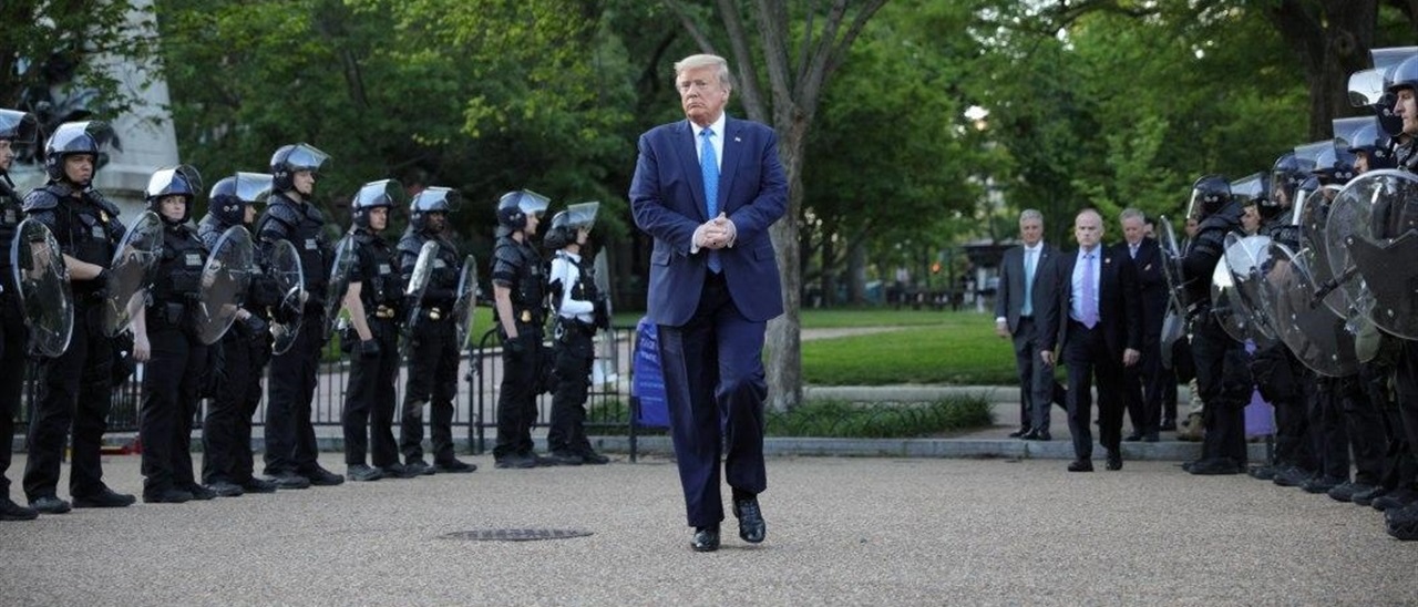 ریاستجمهوری ترامپ را پایان یافته قلمداد کرد؛ او دیگر رئیسجمهور آمریکا نیست ریاستجمهوری ترامپ را پایان یافته قلمداد کرد؛ او دیگر رئیسجمهور آمریکا نیست