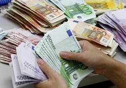 بانک مرکزی: حمل و نگهداری ارز تا سقف مبلغ ۱۰.۰۰۰ یورو بلامانع است