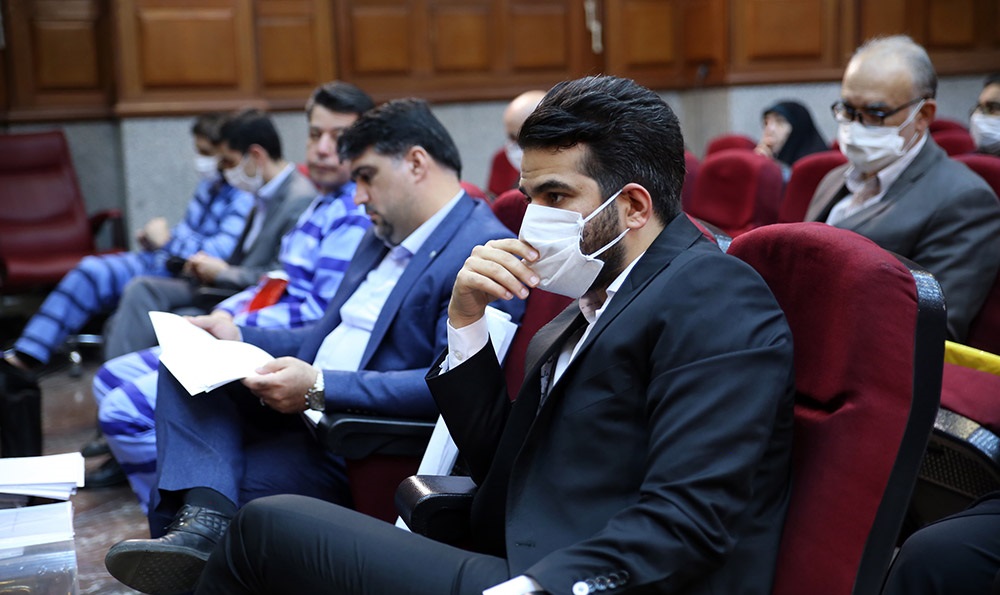 قاضی: گاهی برخی متهمان و وکلایشان، اسناد مجعول را لابه لای پرونده به دادگاه ارائه میکنند/ اگر مجعول بودن این اسناد ثابت شود، اعلام جرم میکنیم قاضی: گاهی برخی متهمان و وکلایشان، اسناد مجعول را لابه لای پرونده به دادگاه ارائه میکنند/ اگر مجعول بودن این اسناد ثابت شود، اعلام جرم میکنیم