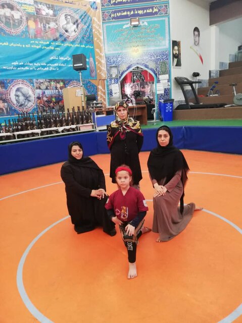 تصاویر| برکناری زورخانهدار و مرشد به دلیل ورود زنان به زورخانه! تصاویر| برکناری زورخانهدار و مرشد به دلیل ورود زنان به زورخانه!