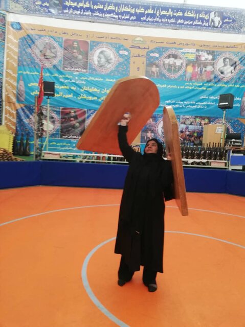 تصاویر| برکناری زورخانهدار و مرشد به دلیل ورود زنان به زورخانه! تصاویر| برکناری زورخانهدار و مرشد به دلیل ورود زنان به زورخانه!