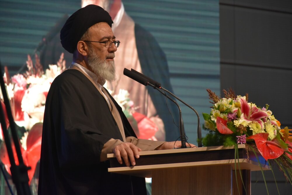 انتقاد یک امام جمعه از دوچرخه سواری زنان: غیرت‌ها کجا رفته؟ /امام جمعه شیراز:طلبه‌های ما در آمریکای جنوبی کشته می‌شوند/نزدیک شدن تبریز به وضعیت قرمز