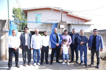 نصب پلاک افتخار بهداد سلیمی و حسن یزدانی بر سردر منزل آنها /عکس نصب پلاک افتخار بهداد سلیمی و حسن یزدانی بر سردر منزل آنها /عکس