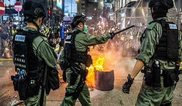 پلیس هنگ‌کنگ بیش از ۳۰۰ نفر بازداشت کرد