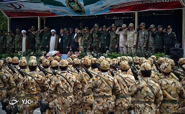 تصاویر| احترام نظامی در سپاه و ارتش چه تفاوتی با هم دارند؟ تصاویر| احترام نظامی در سپاه و ارتش چه تفاوتی با هم دارند؟