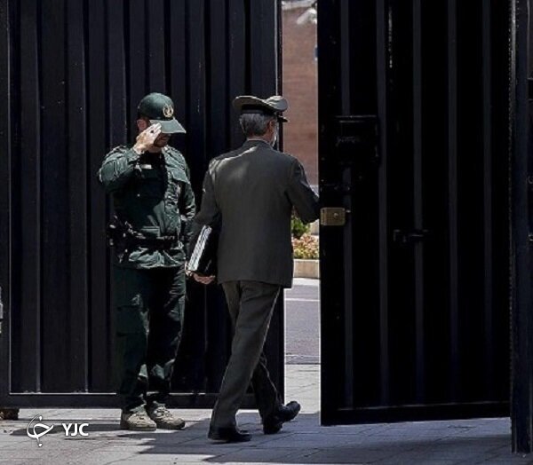 تصاویر| احترام نظامی در سپاه و ارتش چه تفاوتی با هم دارند؟ تصاویر| احترام نظامی در سپاه و ارتش چه تفاوتی با هم دارند؟