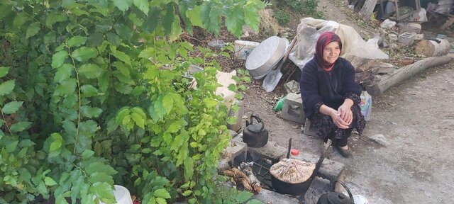 تصاویر| زنی که ۶۰ سال است در کوهستان زندگی می&zwnj;کند