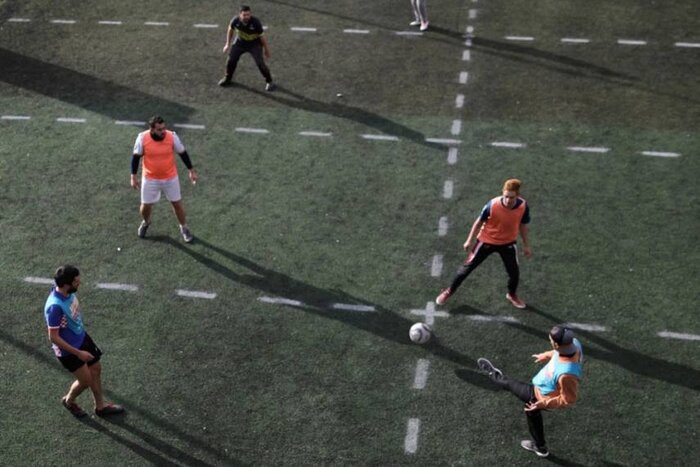 «فوتبالدستی انسانی»؛ ابداع آرژانتینیهای دیوانه فوتبال برای دور زدن کرونا+تصاویر «فوتبالدستی انسانی»؛ ابداع آرژانتینیهای دیوانه فوتبال برای دور زدن کرونا+تصاویر