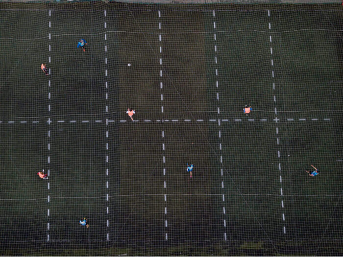 «فوتبالدستی انسانی»؛ ابداع آرژانتینیهای دیوانه فوتبال برای دور زدن کرونا+تصاویر «فوتبالدستی انسانی»؛ ابداع آرژانتینیهای دیوانه فوتبال برای دور زدن کرونا+تصاویر