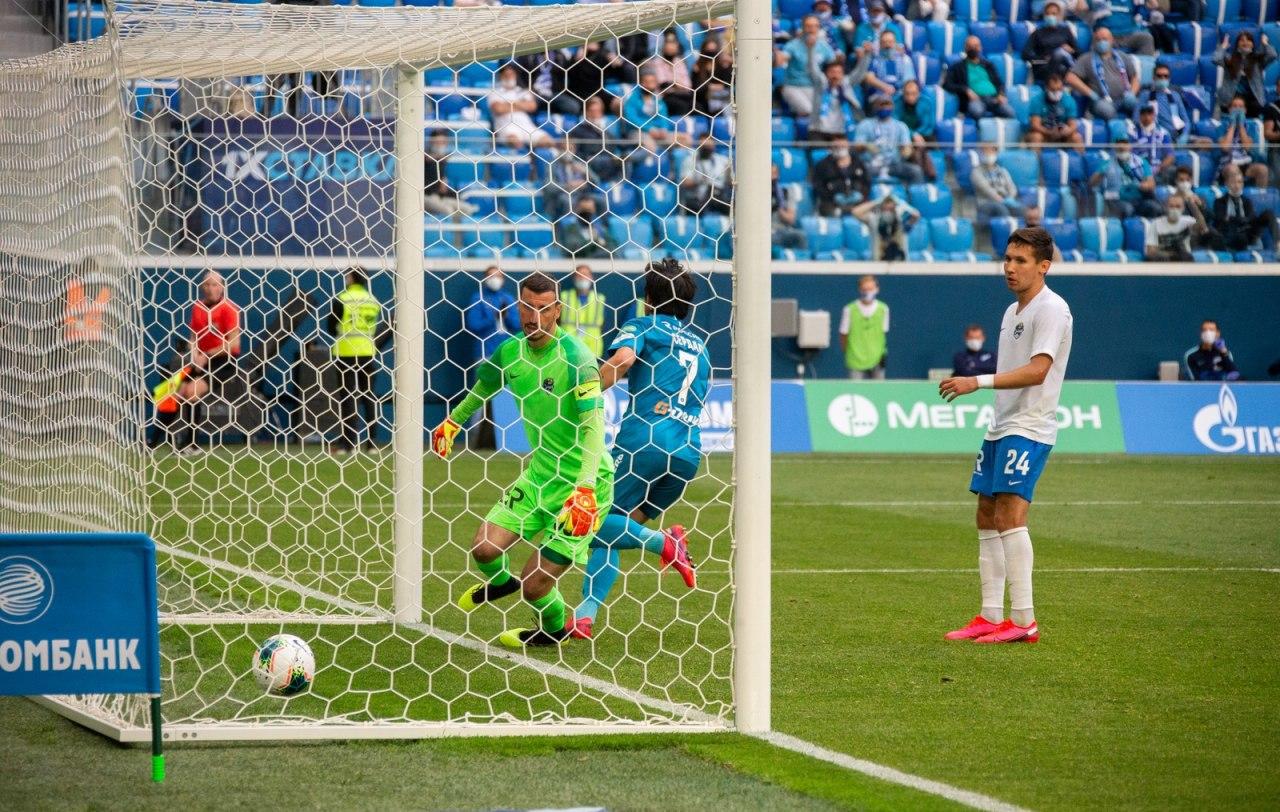 تصاویر| جنگ علنی مهاجم ایرانی علیه هم&zwnj;تیمی&zwnj;اش