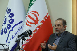 کنایه معنادار ره‌پیک به زمزمه های دیدار احمدی نژاد با اعضای شورای نگهبان /شاید در ذهنش کاندیدا شده و بعد دیدار هم کرده است