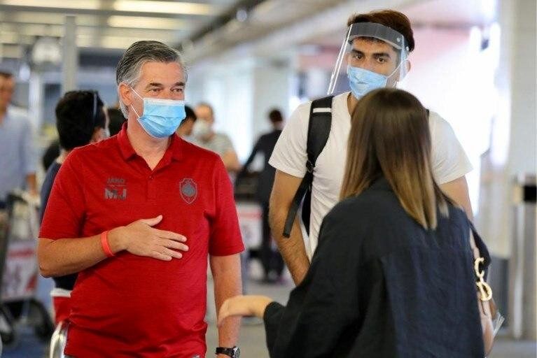 عکس| استقبال نماینده بلژیکی از بیرانوند عکس| استقبال نماینده بلژیکی از بیرانوند