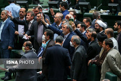 روزنامه جمهوری اسلامی: حتما نمایندگان مجلس از بیانات رهبرانقلاب دریافته‌اند که نباید با دولت کشتی بگیرند