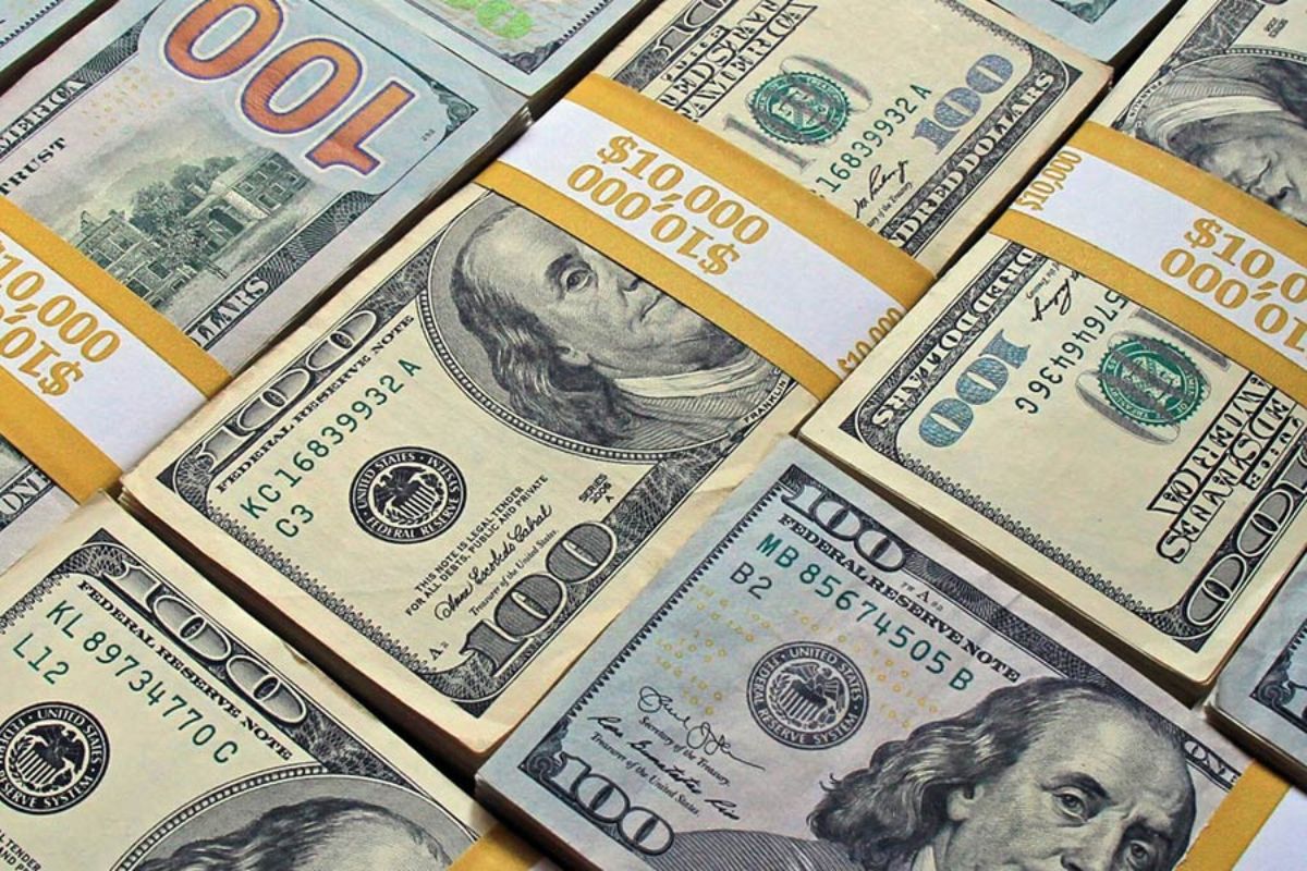 کاهش قیمت دلار در بازار امروز