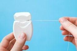 پیشگیری از سرطان های گوارشی با مسواک و نخ دندان