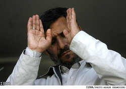 عضو جامعه روحانیت: احمدی‌نژاد مهره سوخته است