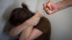افزایش ۲۸ درصدی زنان قربانی خشونت‌های خانگی در فرانسه
