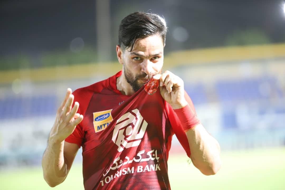 عکس | پرسپولیسیها اینگونه نماد استقلالیها را تصاحب کردند عکس | پرسپولیسیها اینگونه نماد استقلالیها را تصاحب کردند