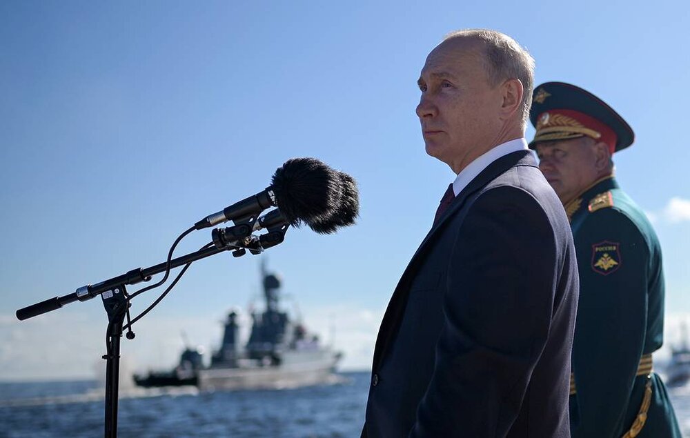 حضور پوتین در مراسم روز نیروی دریایی/عکس