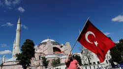 ترکیه یونان را تهدید کرد: دستانی که به سمت پرچم ما دراز شوند، می‌شکنیم