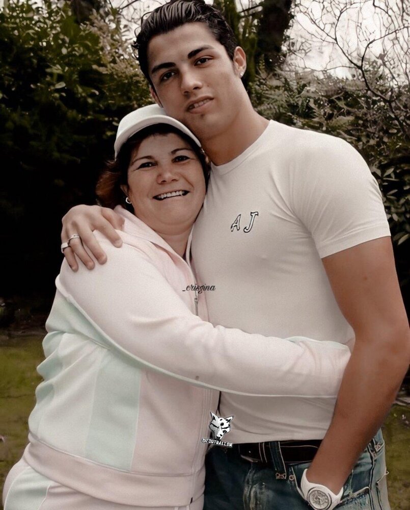 عکسی قدیمی از رونالدو و مادرش